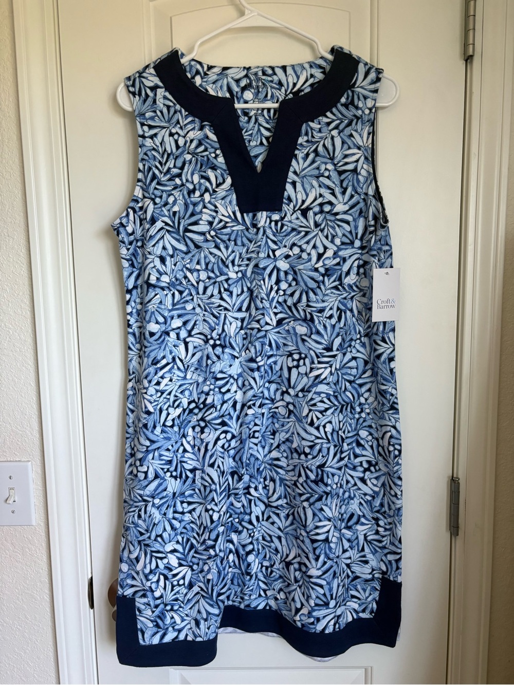 Croft & Barrow NWT Women’s Sleeveless Blue & White Leaf Print Shift Dress- S